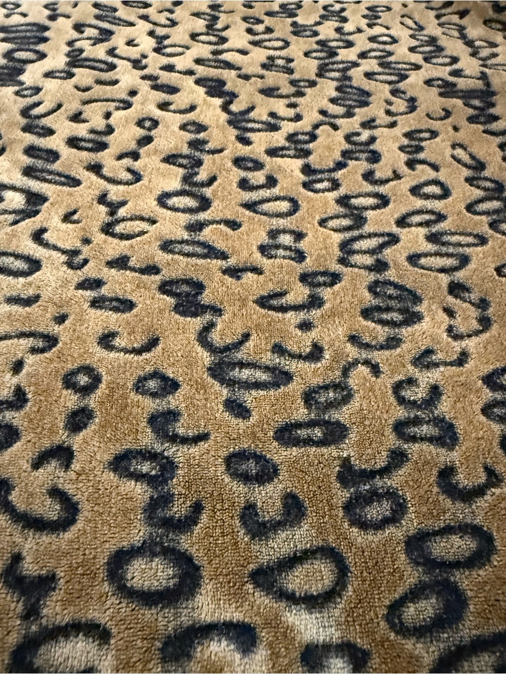 Super Soft Cheetah Pattern Faux Fur Plush Throw Blanket - 50” X 60” - Picture 2 of 6